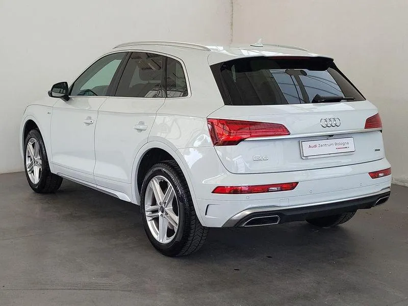 AUDI Q5 40 TDI 204CV qu. S tr. S line Image 4